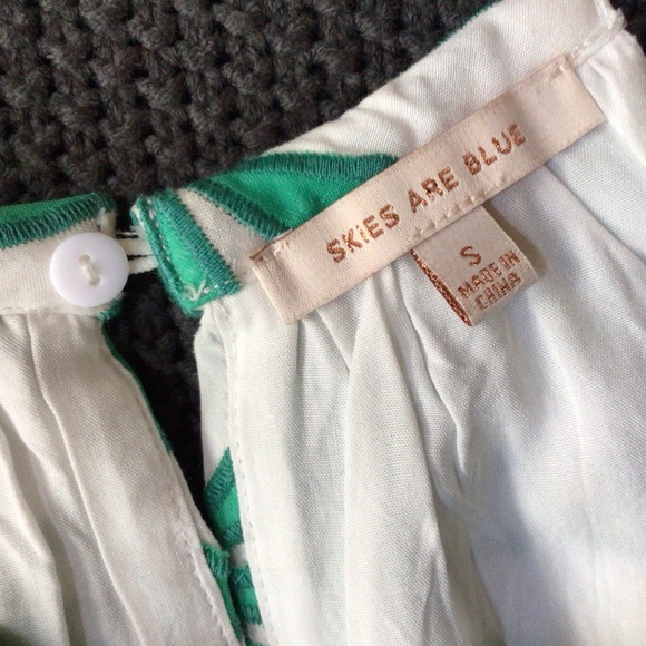 Skies are blue halter top, Small - Picture 7 of 7